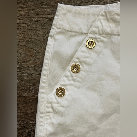 Lilly Pulitzer New without tags White Shorts with Gold Buttons - Picture 2 of 8